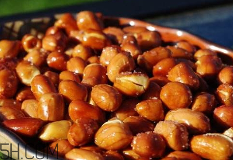 花生炒糊了還能吃嗎 花生炒糊了怎么辦 花生炒糊了還能吃嗎 花生炒糊了怎么辦