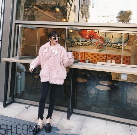 粉色皮草怎么搭配好看？粉色皮草搭配圖片