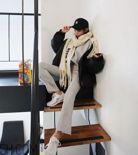 面包服配闊腿褲好看嗎？面包服搭配闊腿褲圖片