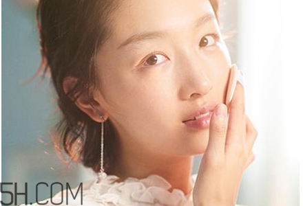 蘭蔻小粉盒氣墊怎么用？蘭蔻小粉盒氣墊適合什么膚質(zhì)？