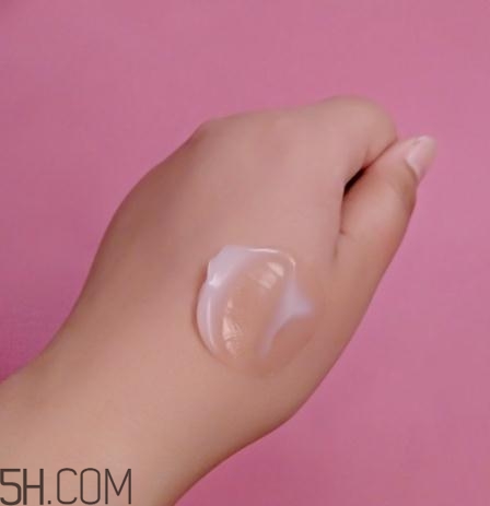 萱姿玫瑰水精華霜怎么樣？萱姿玫瑰水精華霜有激素嗎？