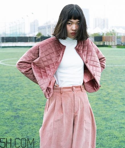 粉色褲子配什么上衣？將時(shí)尚與溫暖兼具的搭配