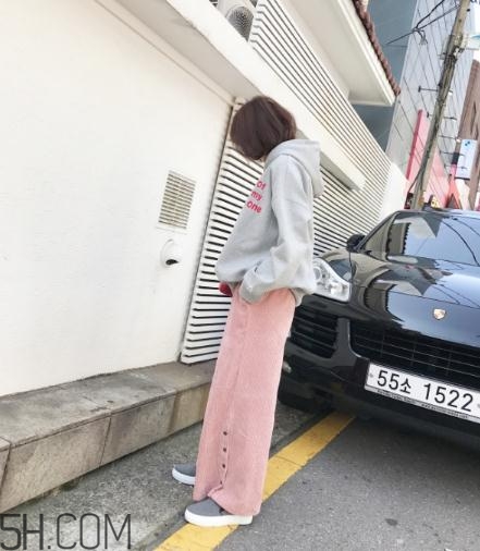粉色褲子配什么上衣？將時(shí)尚與溫暖兼具的搭配