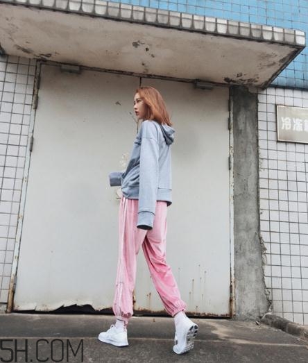 粉色褲子配什么上衣？將時(shí)尚與溫暖兼具的搭配