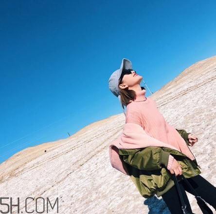 粉色內(nèi)搭怎么配外套？冬季也要風(fēng)度與溫度共存