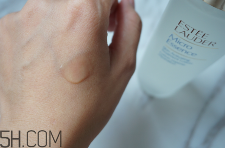 香奈兒和雅詩蘭黛護膚品哪個好？雅詩蘭黛肌底微精華使用測評