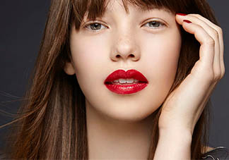 腮紅刷什么材質好？腮紅刷纖維毛和動物毛哪個好