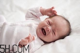 怎樣能夠訓練嬰幼兒的肌肉？寶寶為什么總是在鬧騰？