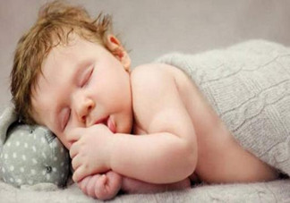 新生兒眼屎又多又黃是怎么回事？新生兒何時能坐飛機？