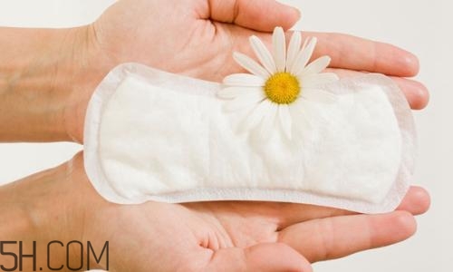 女人如何正確的使用衛(wèi)生巾？衛(wèi)生巾清涼好不好？