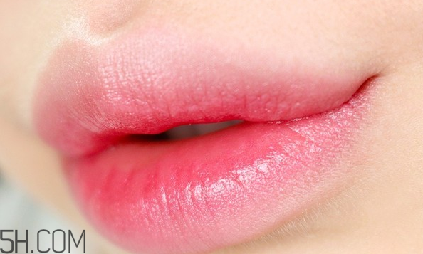 如何根據(jù)皮膚挑選口紅的顏色？雅詩蘭黛420和蘭蔻290顏色一樣嗎？