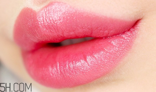 如何根據(jù)皮膚挑選口紅的顏色？雅詩蘭黛420和蘭蔻290顏色一樣嗎？