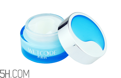 補水霜適合什么膚質？天天用補水霜的好處