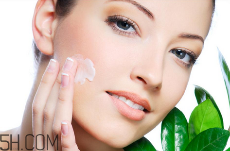 面霜什么時候用最好？保濕面霜哪個牌子好用？