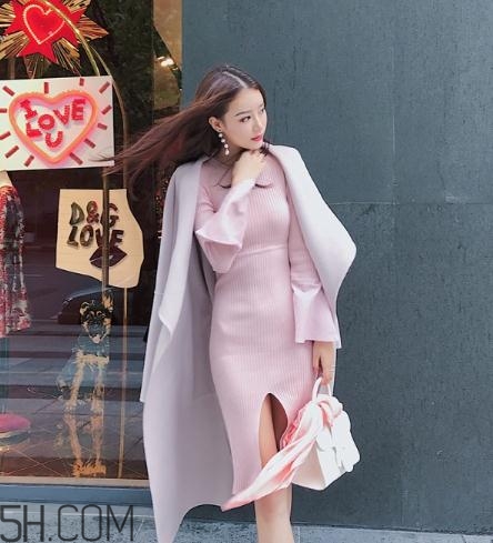 粉色裙子配什么外套？?jī)?yōu)雅時(shí)尚兩不誤