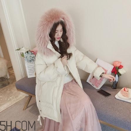 粉色裙子配什么外套？?jī)?yōu)雅時(shí)尚兩不誤