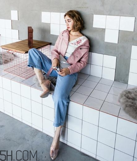 粉色皮衣怎么搭配好看？甜美機(jī)車(chē)少女風(fēng)