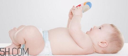 怎樣判斷寶寶是否患有羅圈腿？怎樣自己在家給寶寶做體檢？