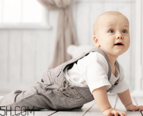 哪些因素會影響到寶寶走路呢？寶寶智力發(fā)育的高峰期在何時？