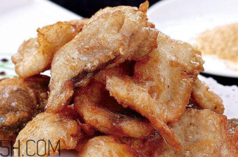 炸魚(yú)怎么不掉皮 炸魚(yú)不掉皮掌握三點(diǎn)