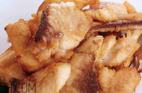 炸魚(yú)怎么不掉皮 炸魚(yú)不掉皮掌握三點(diǎn)