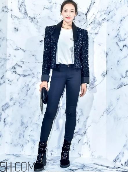 馬丁靴怎么搭配好看？這樣穿馬丁靴居然這么顯高