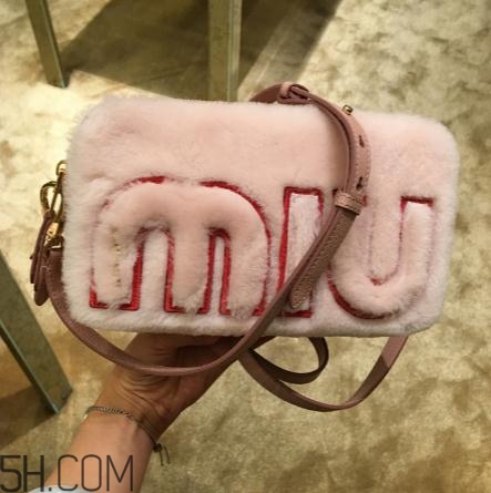 miumiu包包一般多少錢？這么仙的包包千萬(wàn)別錯(cuò)過(guò)
