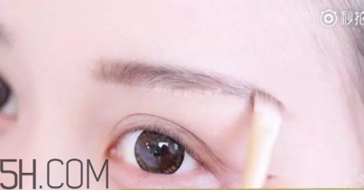 2018年新年妝容怎么化？紅色妝容紅紅火火