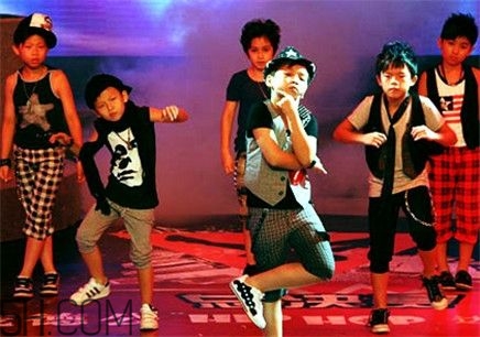 孩子學(xué)街舞好不好？學(xué)街舞好處多多