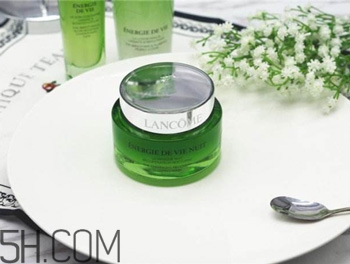 睡眠面膜晚上幾點(diǎn)用好？晚上使用睡眠面膜的正確順序