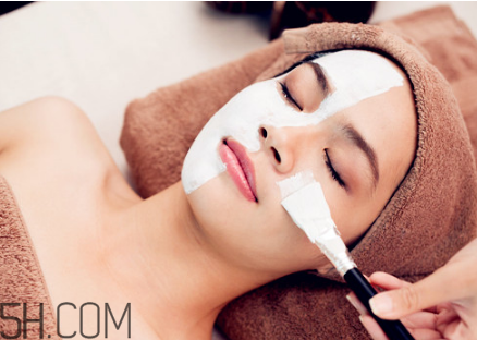 睡眠面膜晚上幾點(diǎn)用好？晚上使用睡眠面膜的正確順序