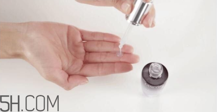 蘭蔻小黑瓶安瓶精華前需要擦乳液嗎？蘭蔻小安瓶打開步驟圖解