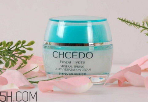 補水霜適合什么膚質？天天用補水霜的好處