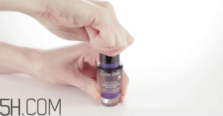 蘭蔻小黑瓶安瓶精華前需要擦乳液嗎？蘭蔻小安瓶打開步驟圖解