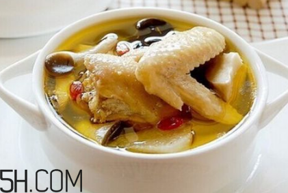 香菇燉雞用什么香菇好？干香菇是關(guān)鍵
