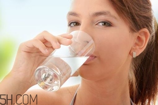 喝水可以美容嗎？喝水美容5大常識(shí)