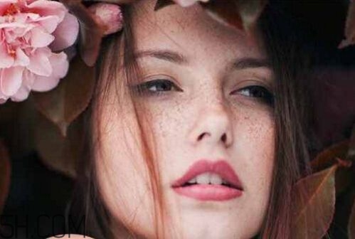 中年女性長(zhǎng)斑怎么辦？深究長(zhǎng)斑原因