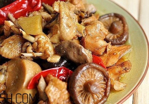 香菇燉雞用什么香菇好？干香菇是關(guān)鍵