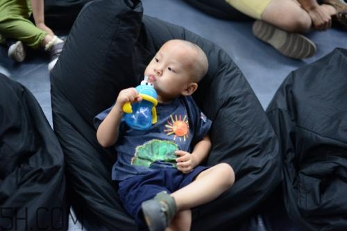 兒童翹二郎腿有何危害？蹺二郎腿危害多多