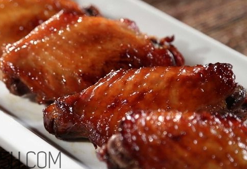 烤雞翅錫紙粘在烤盤(pán)上怎么辦 一招教你輕松解決 烤雞翅錫紙粘在烤盤(pán)上怎么辦 一招教你輕松解決