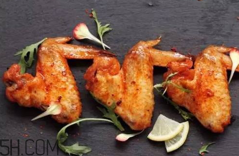 烤雞翅錫紙粘在烤盤(pán)上怎么辦 一招教你輕松解決 烤雞翅錫紙粘在烤盤(pán)上怎么辦 一招教你輕松解決