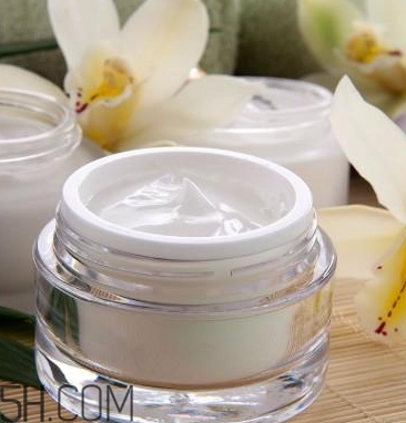 自然堂和珀萊雅哪個(gè)好？適合的年齡段不同