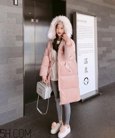 粉色面包服配什么褲子？少女心爆棚的經(jīng)典搭配