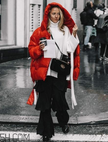 紅色面包服怎么搭配？給寒冷的冬天帶來一絲熱情