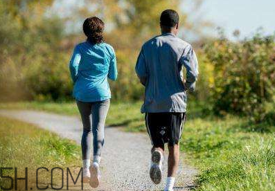 為什么胖子愛得膝關節(jié)炎？肥胖加重了關節(jié)面的負擔