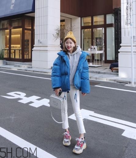 藍(lán)色面包服怎么搭配？塑造冬日運(yùn)動(dòng)活力