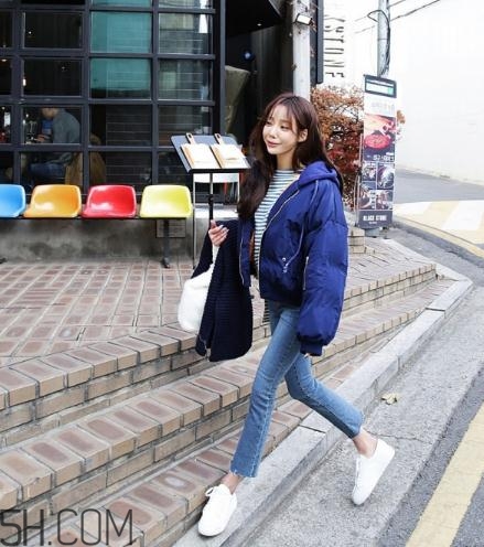 藍(lán)色面包服怎么搭配？塑造冬日運(yùn)動(dòng)活力