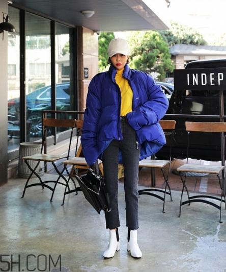 藍(lán)色面包服怎么搭配？塑造冬日運(yùn)動(dòng)活力