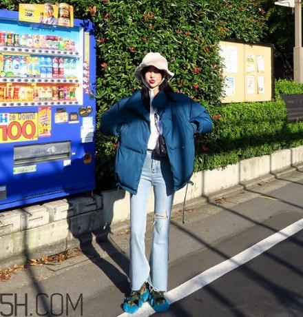 藍(lán)色面包服怎么搭配？塑造冬日運(yùn)動(dòng)活力