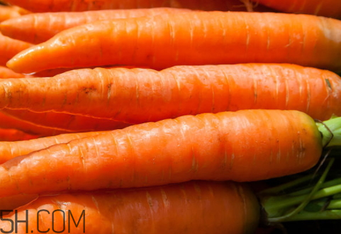 吃胡蘿卜要去皮嗎 胡蘿卜連皮吃營養(yǎng)更豐富 吃胡蘿卜要去皮嗎 胡蘿卜連皮吃營養(yǎng)更豐富